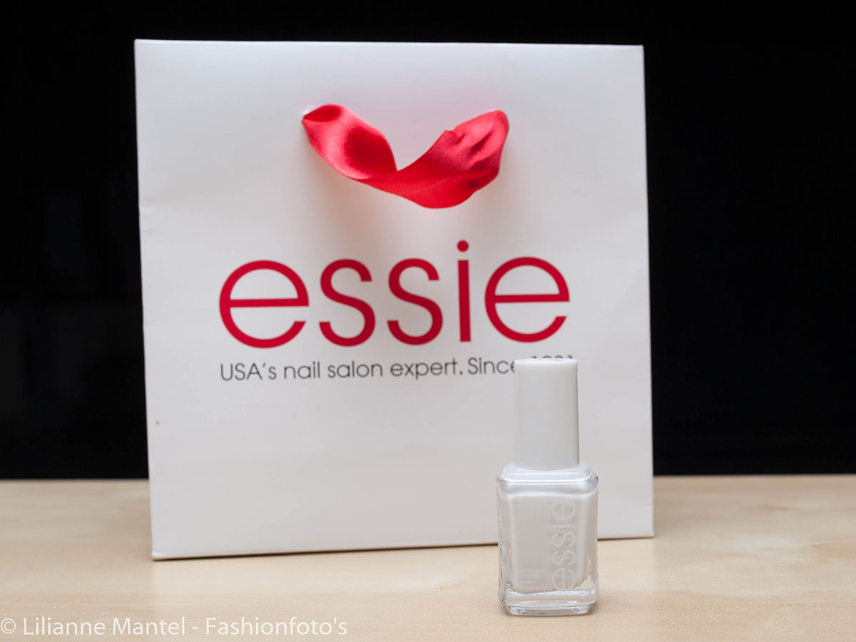 Blanc - Een mooie witte nagellak van Essie.